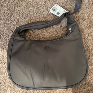 City Essentials Shoulder Bag 4L